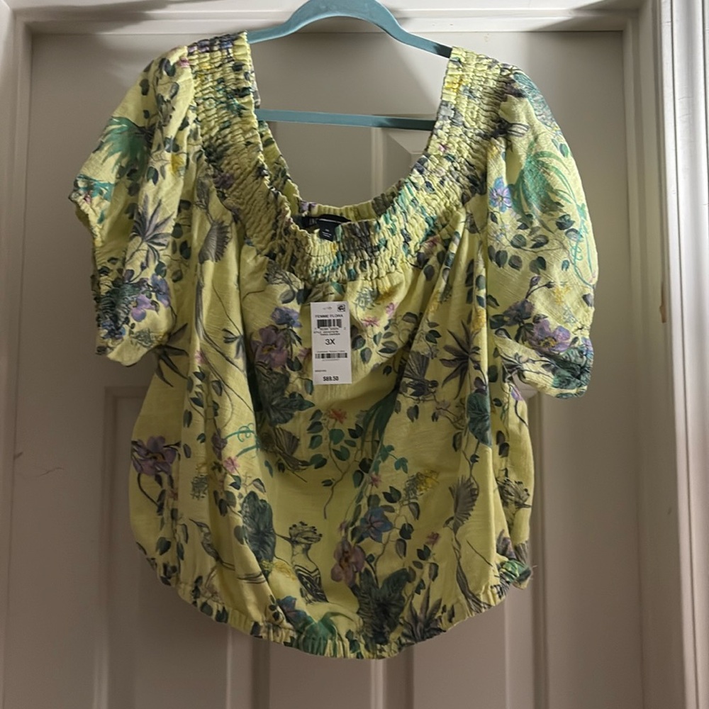 Brand new INC top